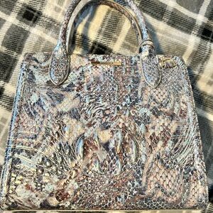 Beautiful Brahmin Purse, only used a handful of times!!